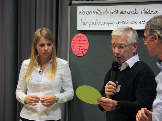 Berufsbildungs- und Integrationsbericht im Berufskolleg Schloß Neuhaus vorgestellt (© Foto: Kreis Paderborn Johanna Leifeld)